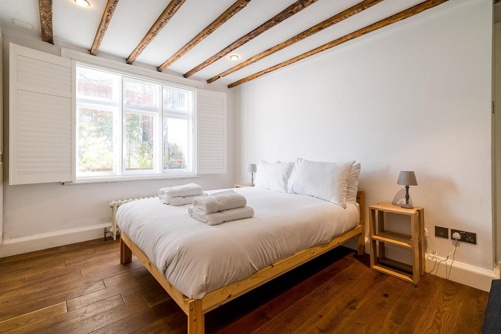 Historic 18th Century Terrace House Apartment *