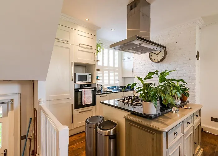 Historic 18Th Century Terrace House